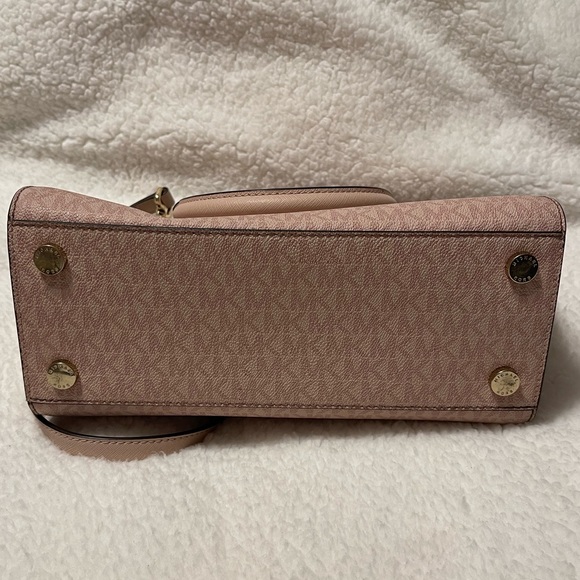 MICHAEL KORS PURSE - Picture 5 of 16